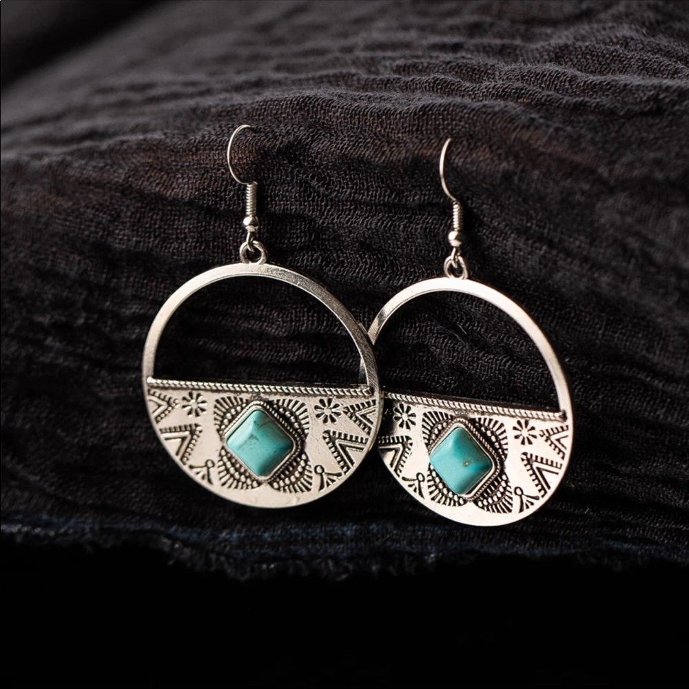 NWT Boutique Drop Earrings - Picture 2 of 2